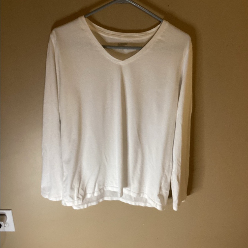 Lands’End white v-neck